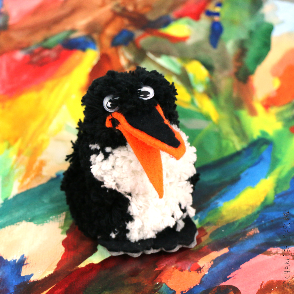 Pompon-Pinguin – Wolle, Pomponmacher, Filz; Charlie 6 Jahre